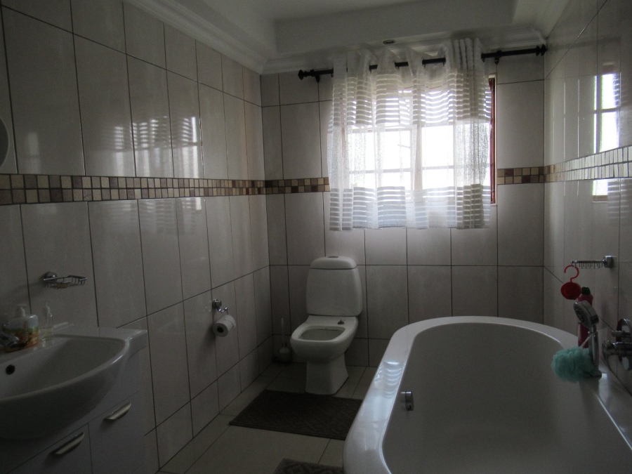 5 Bedroom Property for Sale in Cultura Park Gauteng