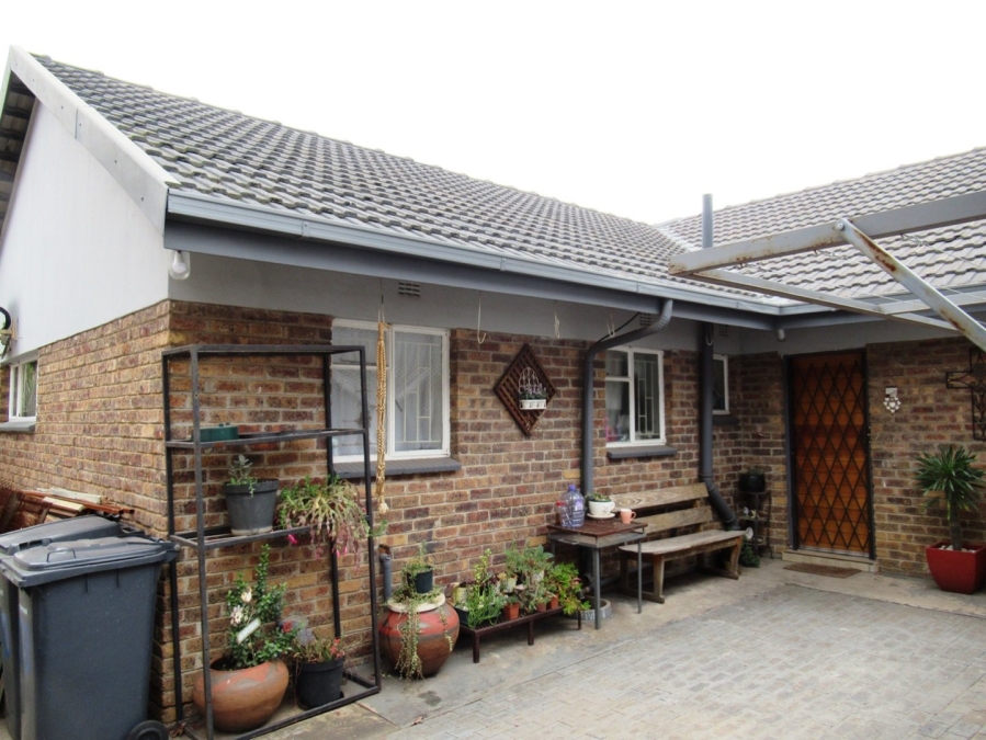 3 Bedroom Property for Sale in Bester Gauteng