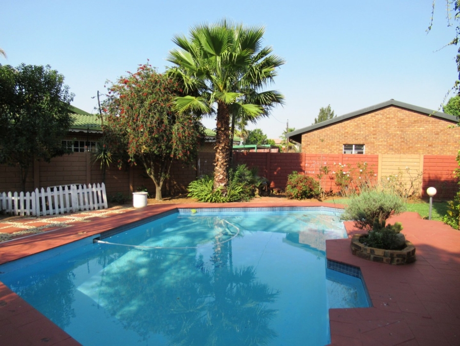 4 Bedroom Property for Sale in Riamar Park Gauteng