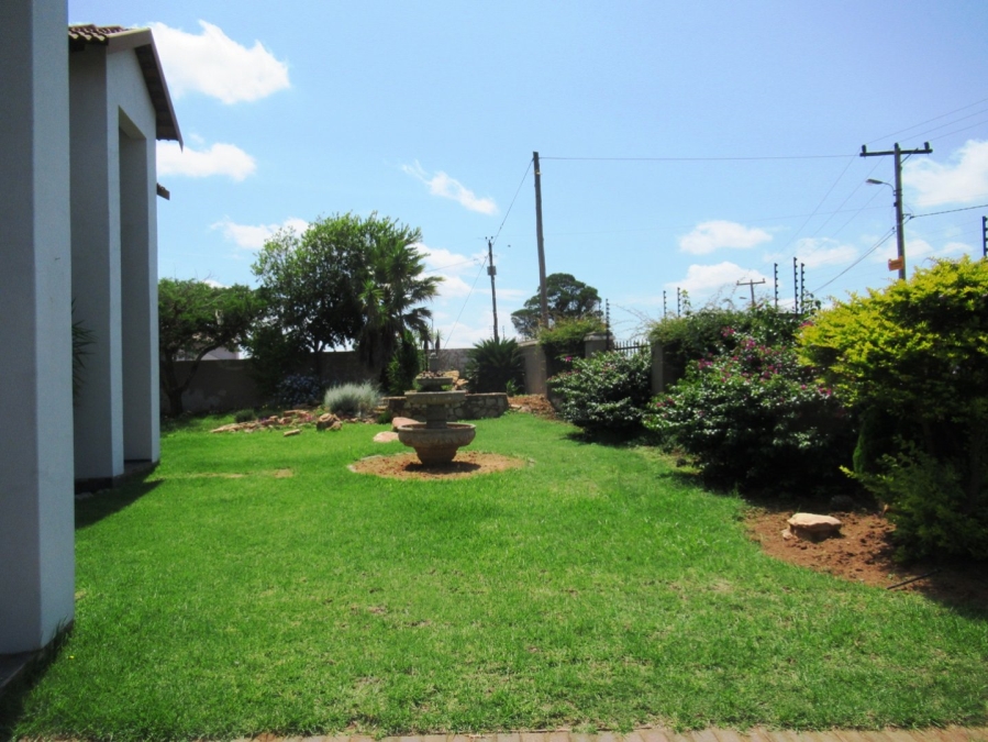 5 Bedroom Property for Sale in Bronkhorstbaai Gauteng