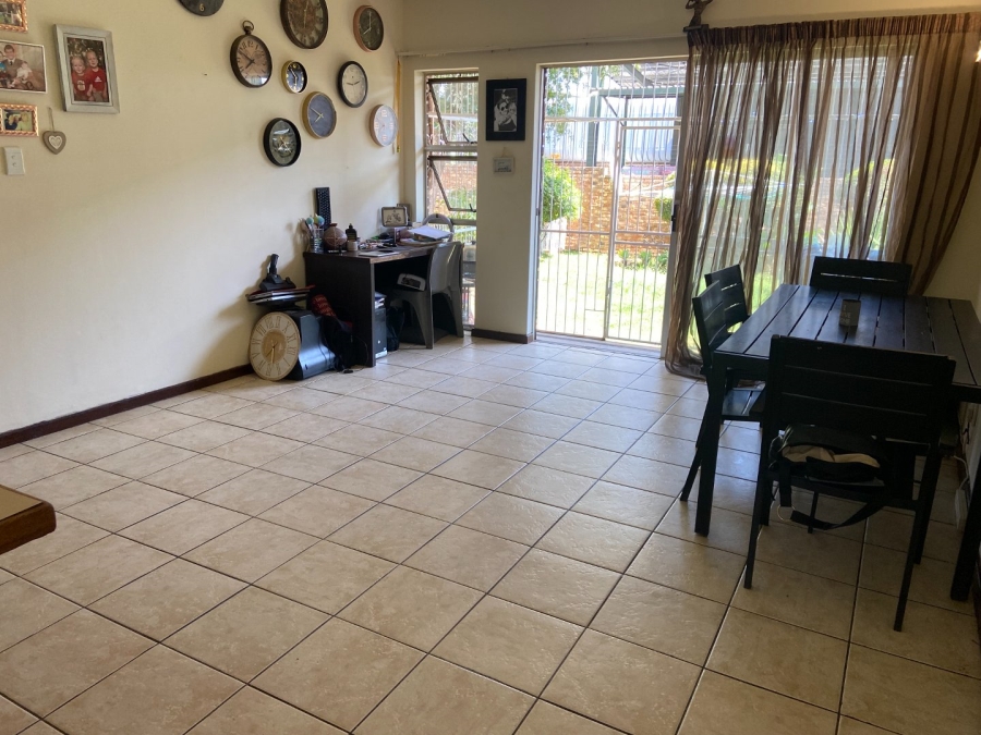 2 Bedroom Property for Sale in The Reeds Gauteng