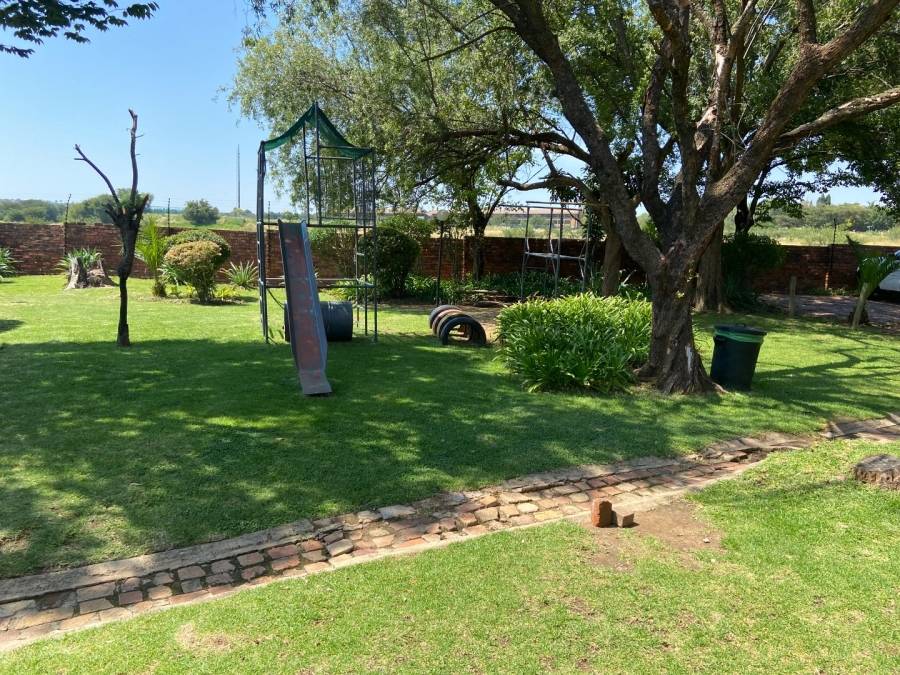 2 Bedroom Property for Sale in The Reeds Gauteng