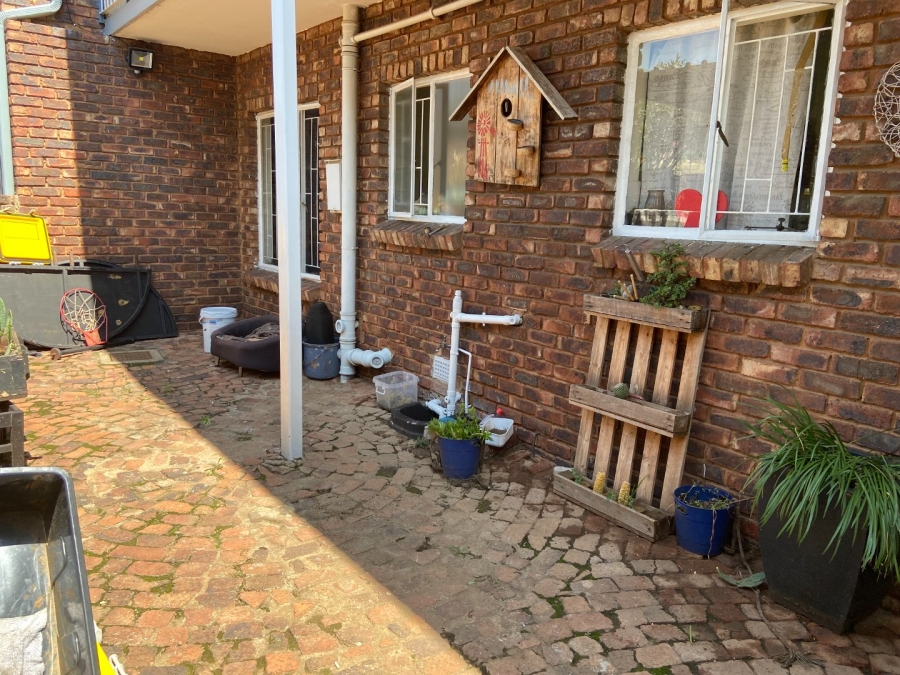 2 Bedroom Property for Sale in The Reeds Gauteng