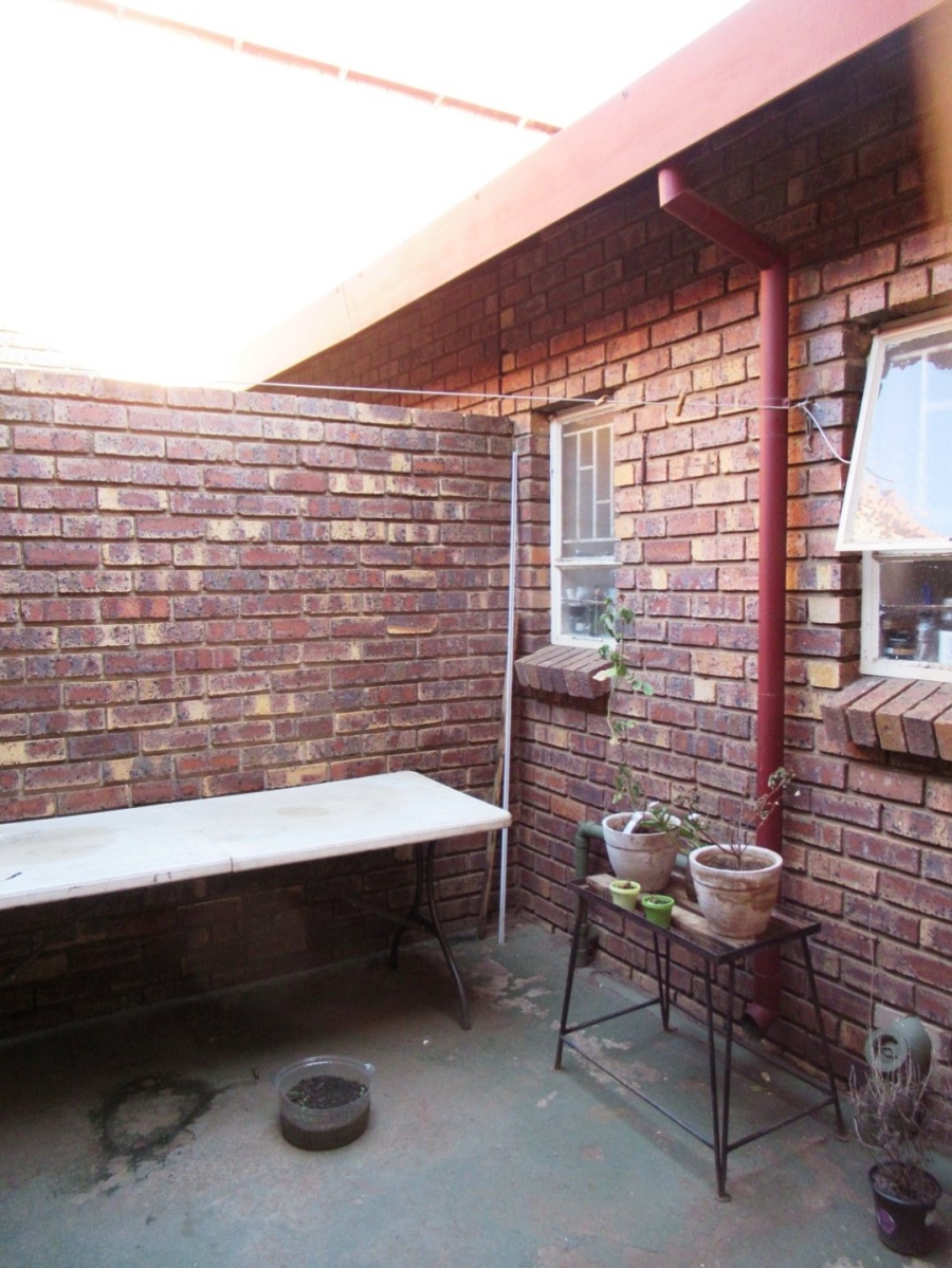 2 Bedroom Property for Sale in Erasmus Gauteng