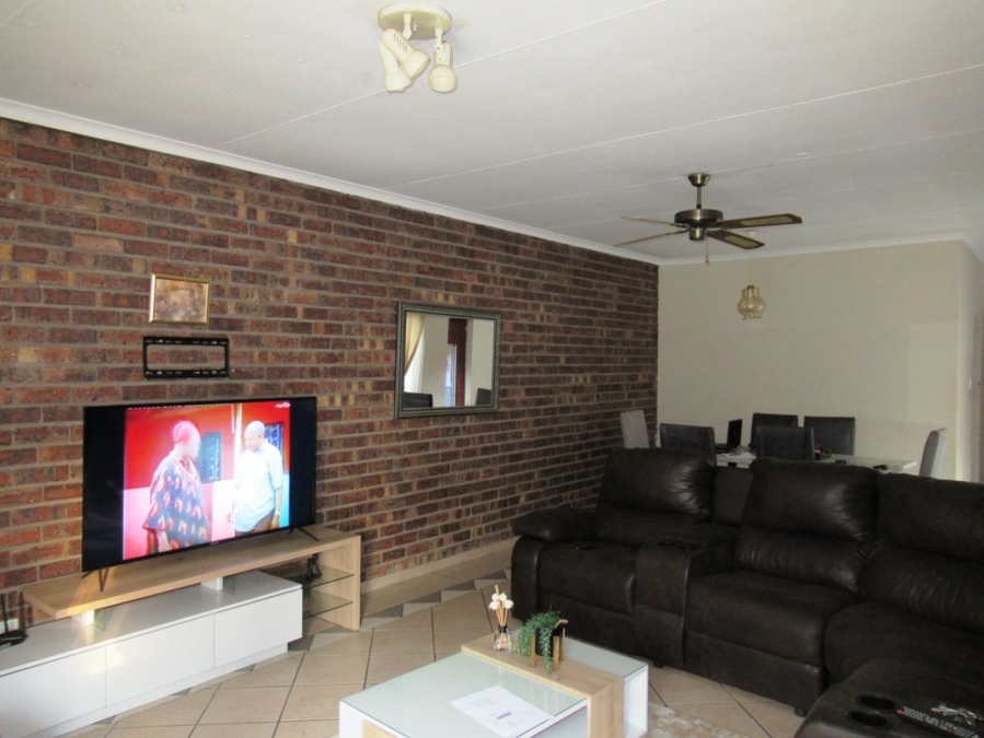 2 Bedroom Property for Sale in Erasmus Gauteng