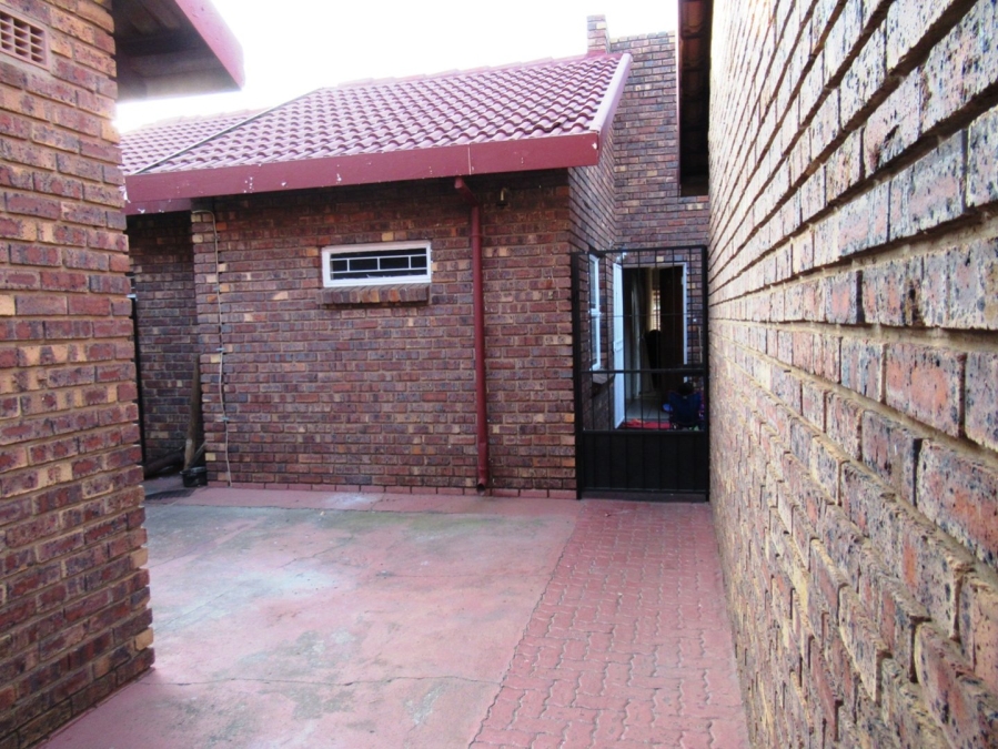 2 Bedroom Property for Sale in Erasmus Gauteng