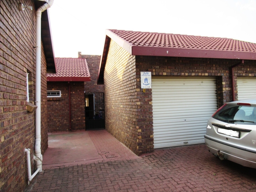 2 Bedroom Property for Sale in Erasmus Gauteng