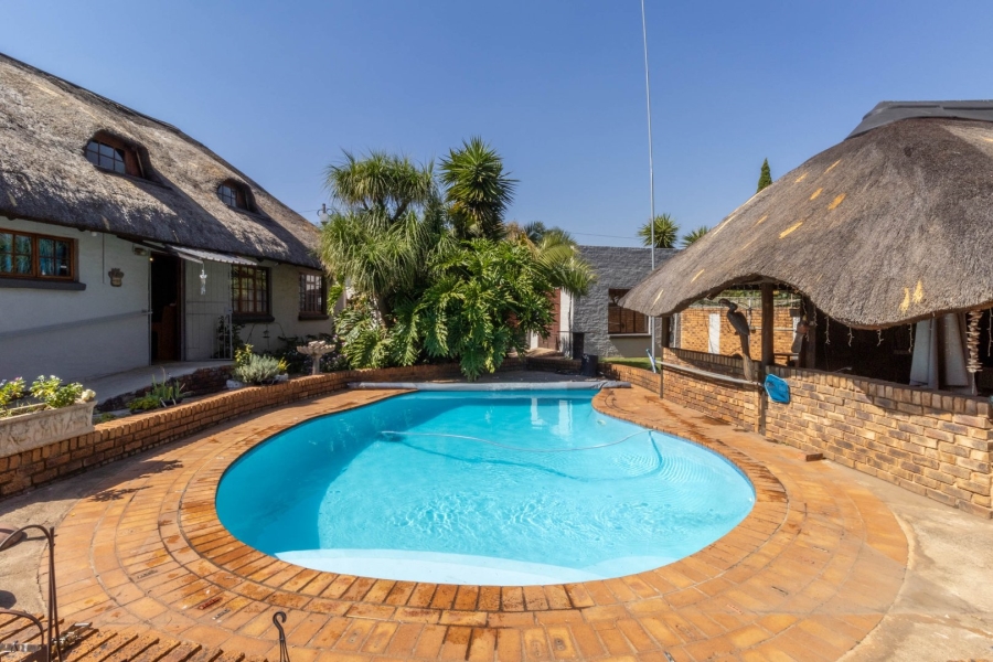 6 Bedroom Property for Sale in Zwartkop Gauteng