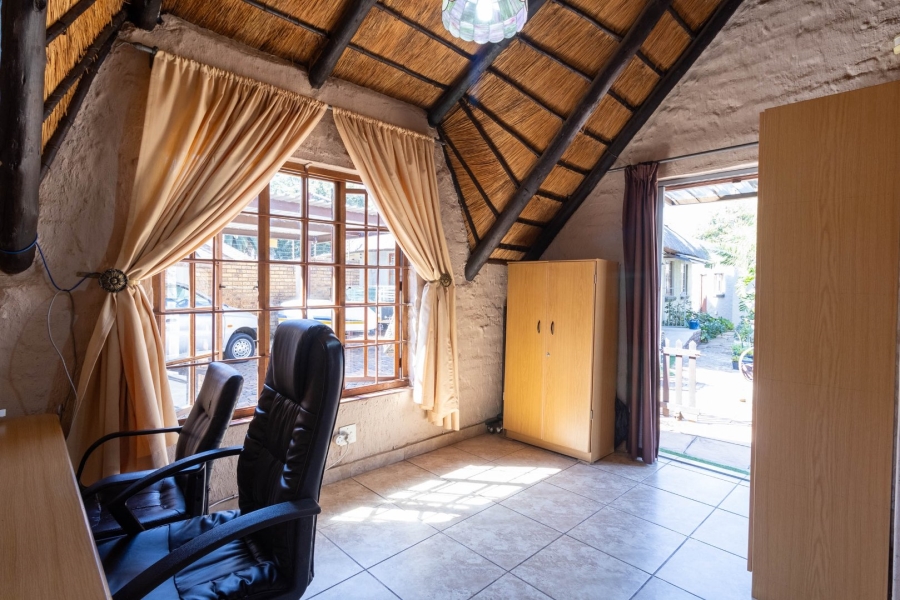 6 Bedroom Property for Sale in Zwartkop Gauteng