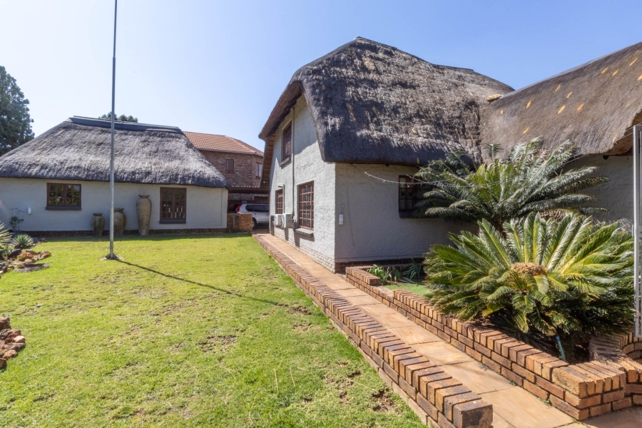 6 Bedroom Property for Sale in Zwartkop Gauteng