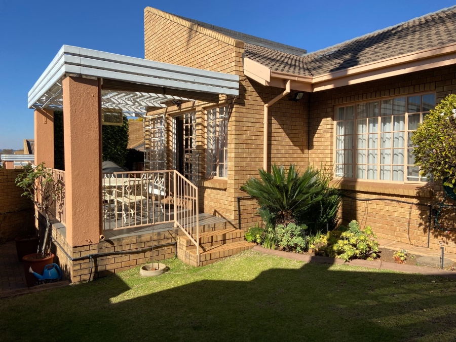 3 Bedroom Property for Sale in Zwartkop Gauteng