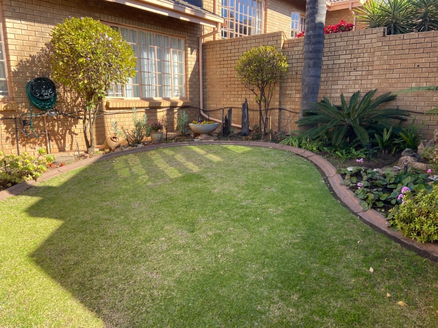 3 Bedroom Property for Sale in Zwartkop Gauteng