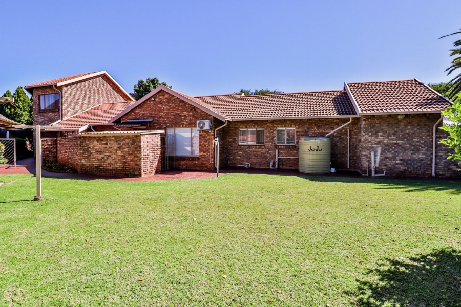 4 Bedroom Property for Sale in Zwartkop Gauteng