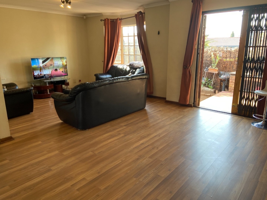 2 Bedroom Property for Sale in Zwartkop Gauteng