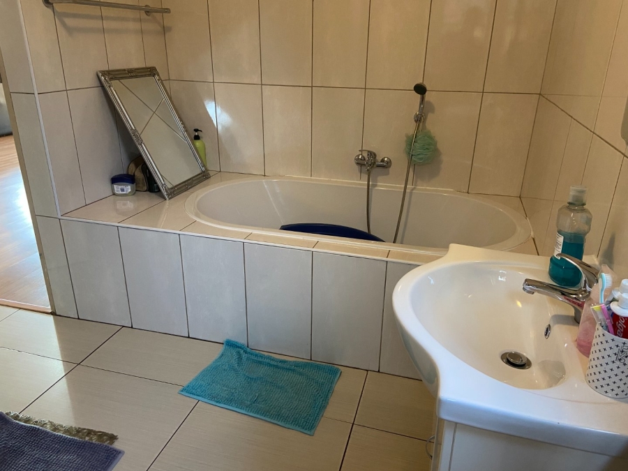 2 Bedroom Property for Sale in Zwartkop Gauteng