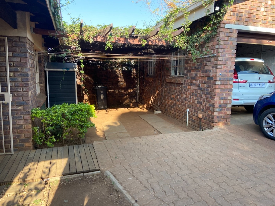 2 Bedroom Property for Sale in Zwartkop Gauteng