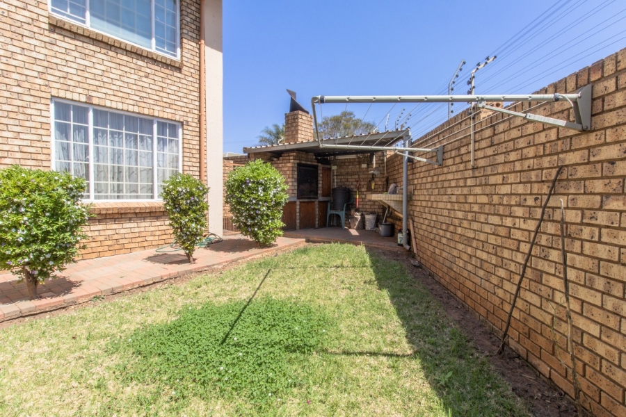 2 Bedroom Property for Sale in Amberfield Gauteng