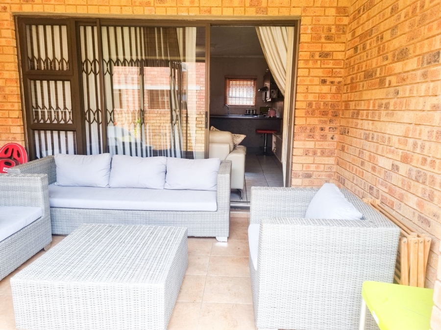 2 Bedroom Property for Sale in Wilgeheuwel Gauteng