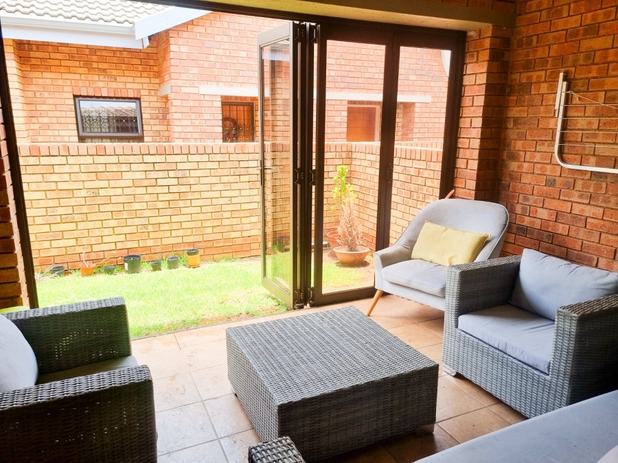 2 Bedroom Property for Sale in Wilgeheuwel Gauteng