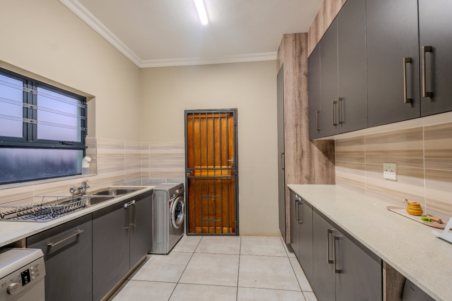 4 Bedroom Property for Sale in Zwavelpoort Gauteng