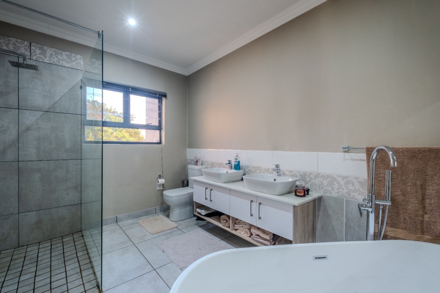 4 Bedroom Property for Sale in Zwavelpoort Gauteng