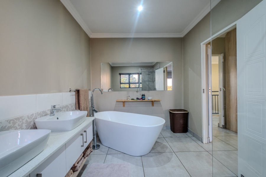 4 Bedroom Property for Sale in Zwavelpoort Gauteng