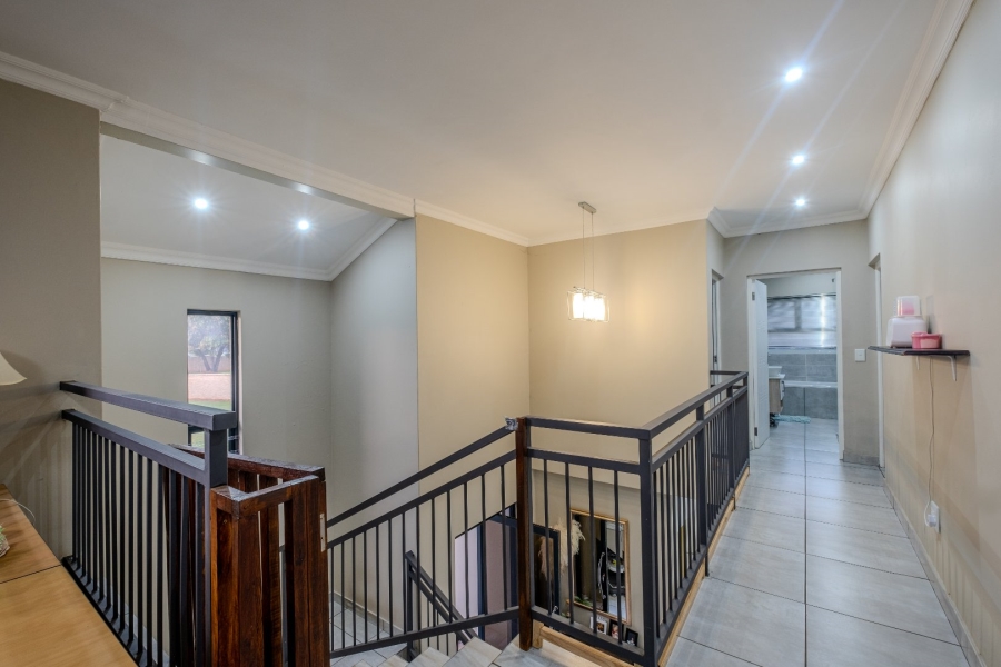 4 Bedroom Property for Sale in Zwavelpoort Gauteng