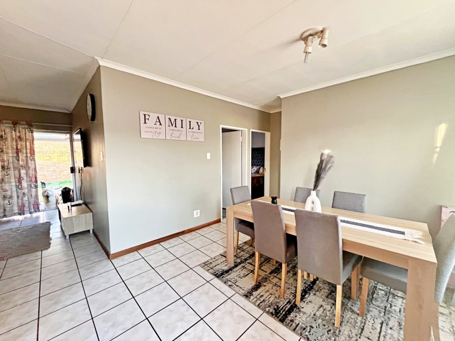 2 Bedroom Property for Sale in Die Hoewes Gauteng