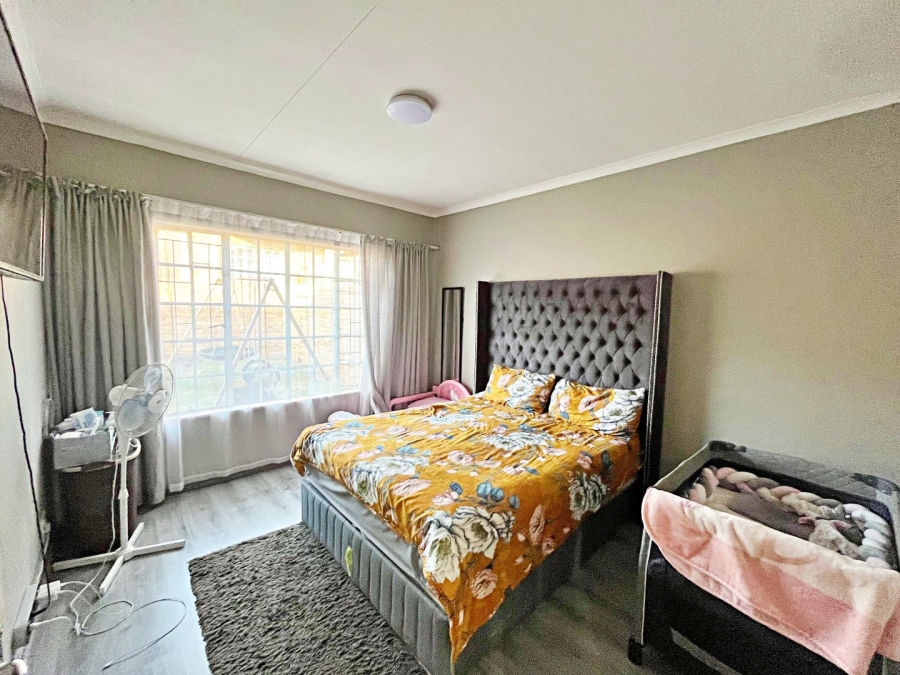 2 Bedroom Property for Sale in Die Hoewes Gauteng