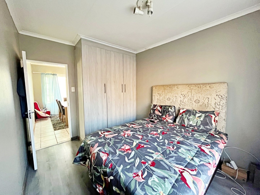 2 Bedroom Property for Sale in Die Hoewes Gauteng