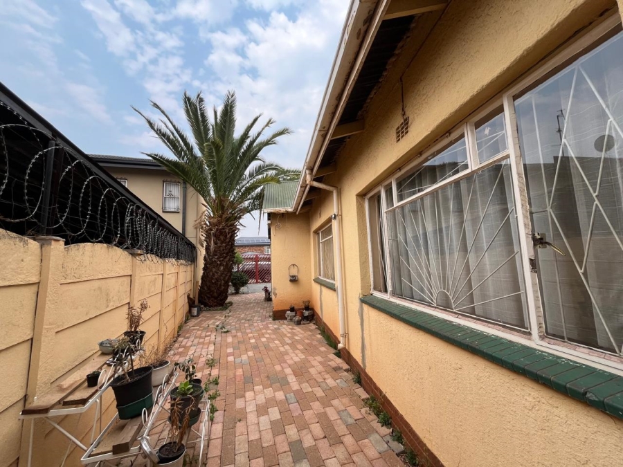 3 Bedroom Property for Sale in Lenasia Ext 1 Gauteng