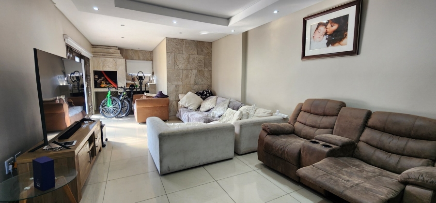 To Let 3 Bedroom Property for Rent in Brackenhurst Gauteng