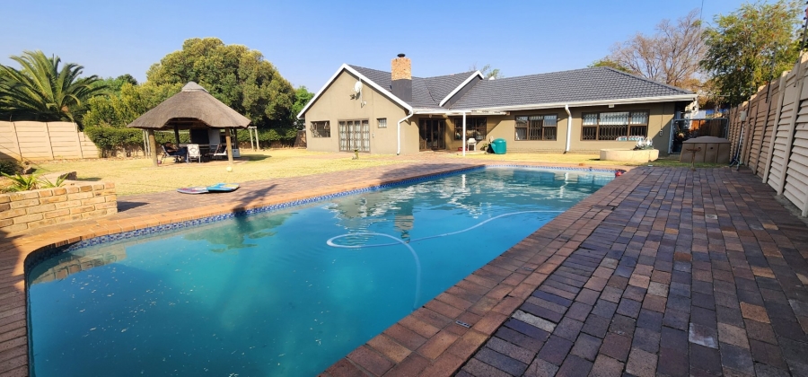 To Let 3 Bedroom Property for Rent in Brackenhurst Gauteng