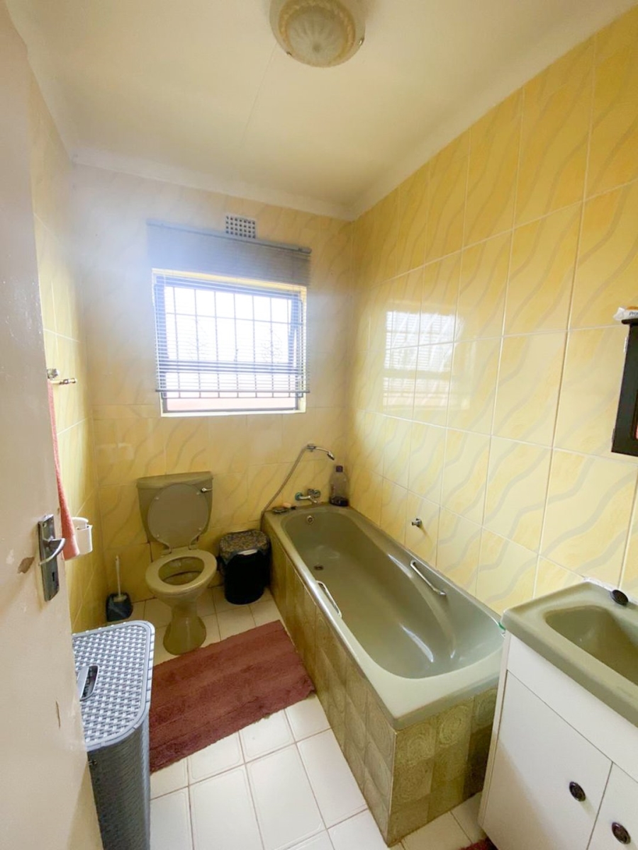 3 Bedroom Property for Sale in Zakariyya Park Gauteng