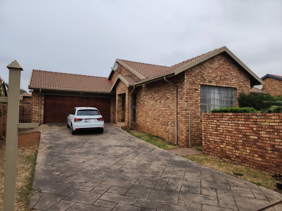 3 Bedroom Property for Sale in Amberfield Gauteng