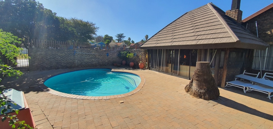 3 Bedroom Property for Sale in Rooihuiskraal Gauteng