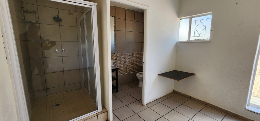 To Let commercial Property for Rent in Brackenhurst Gauteng