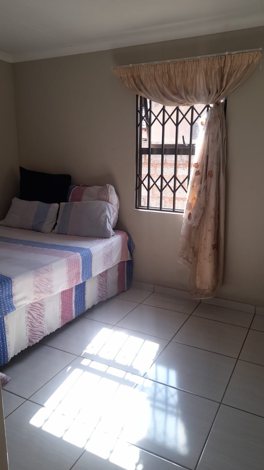 To Let  Bedroom Property for Rent in Windmill Park Gauteng