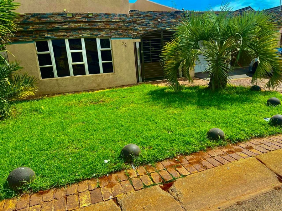 4 Bedroom Property for Sale in Lenasia Ext 1 Gauteng