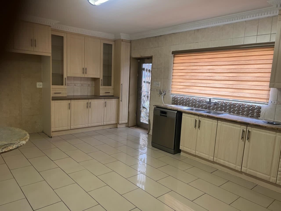 4 Bedroom Property for Sale in Lenasia Ext 1 Gauteng