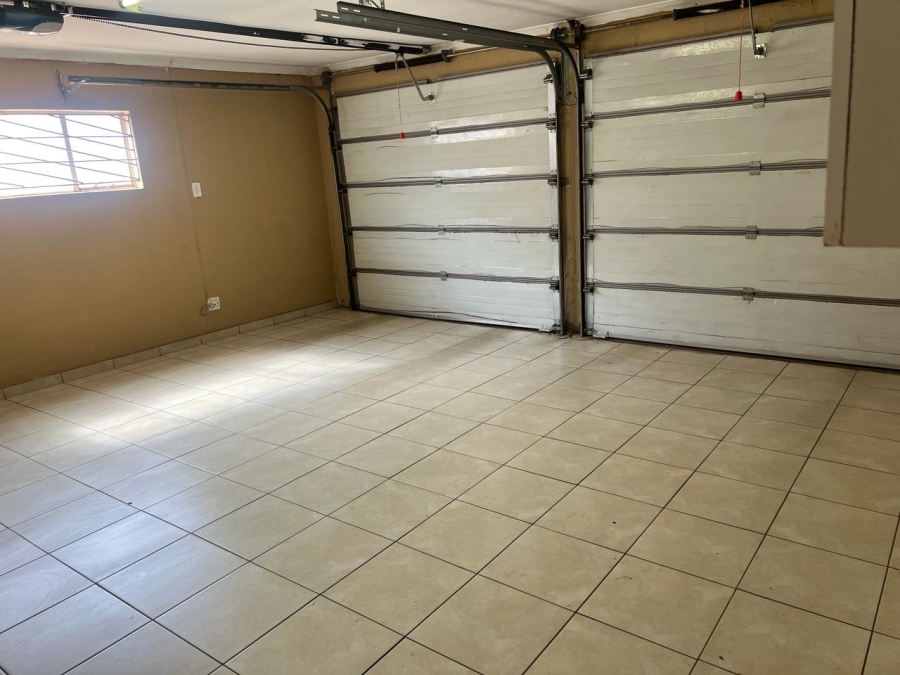 4 Bedroom Property for Sale in Lenasia Ext 1 Gauteng