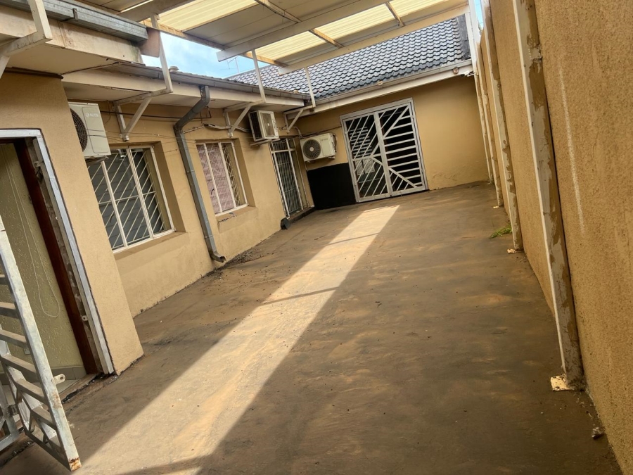 4 Bedroom Property for Sale in Lenasia Ext 1 Gauteng