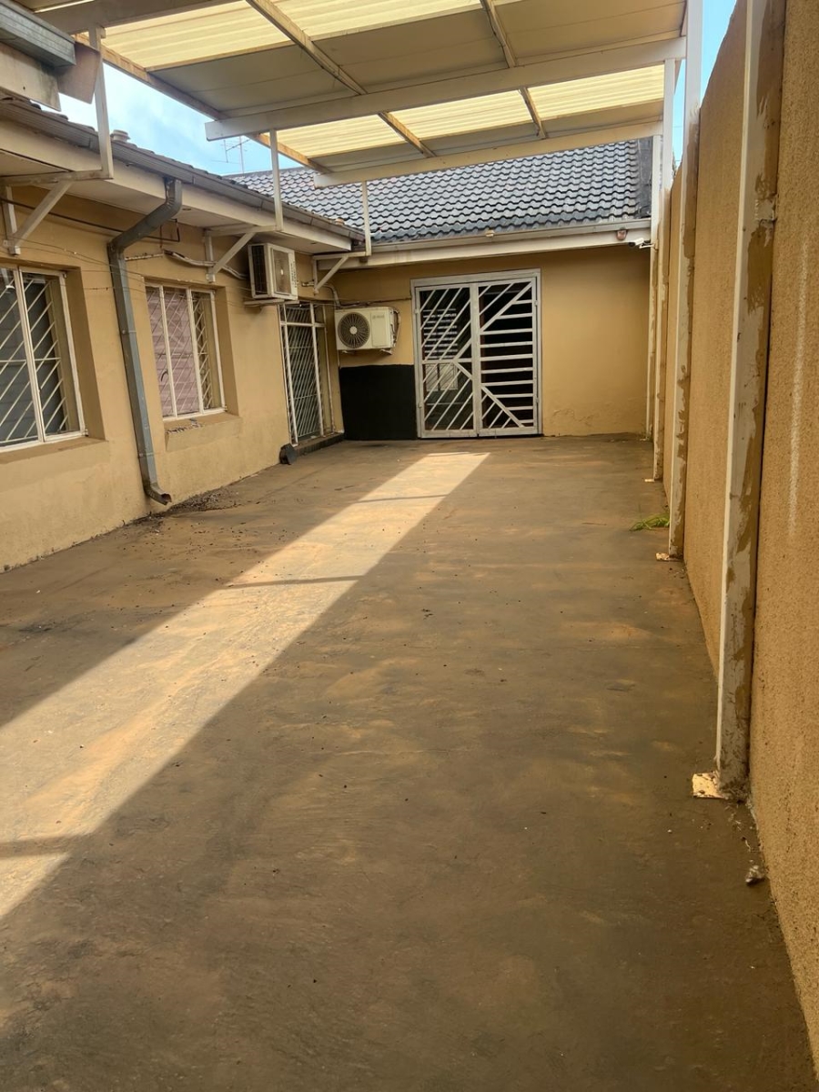 4 Bedroom Property for Sale in Lenasia Ext 1 Gauteng