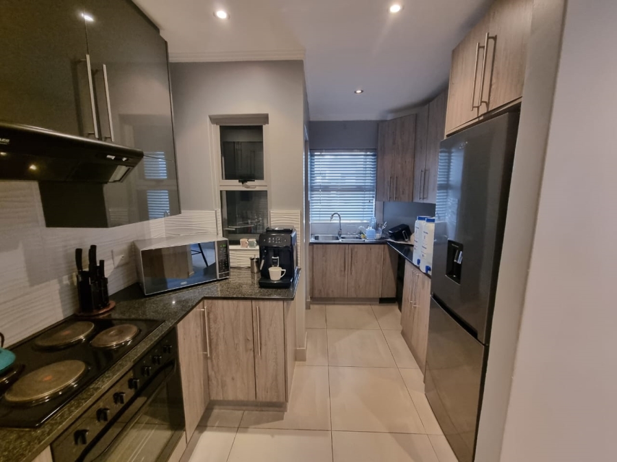 2 Bedroom Property for Sale in Sandhurst Gauteng