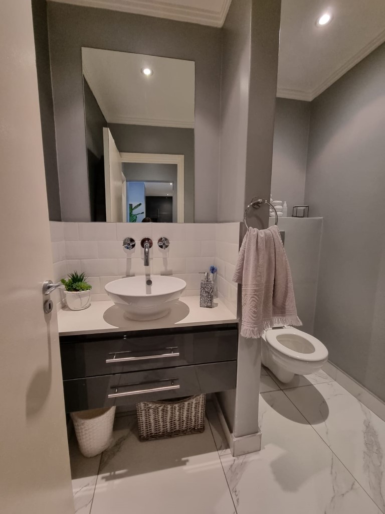 To Let  Bedroom Property for Rent in Sandhurst Gauteng