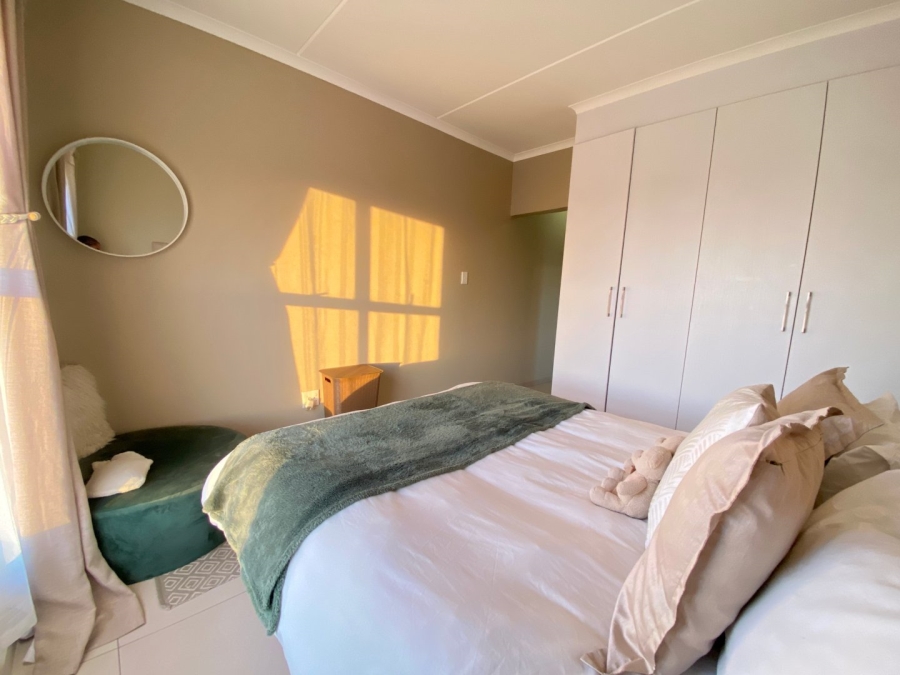 2 Bedroom Property for Sale in Erand Gardens Gauteng