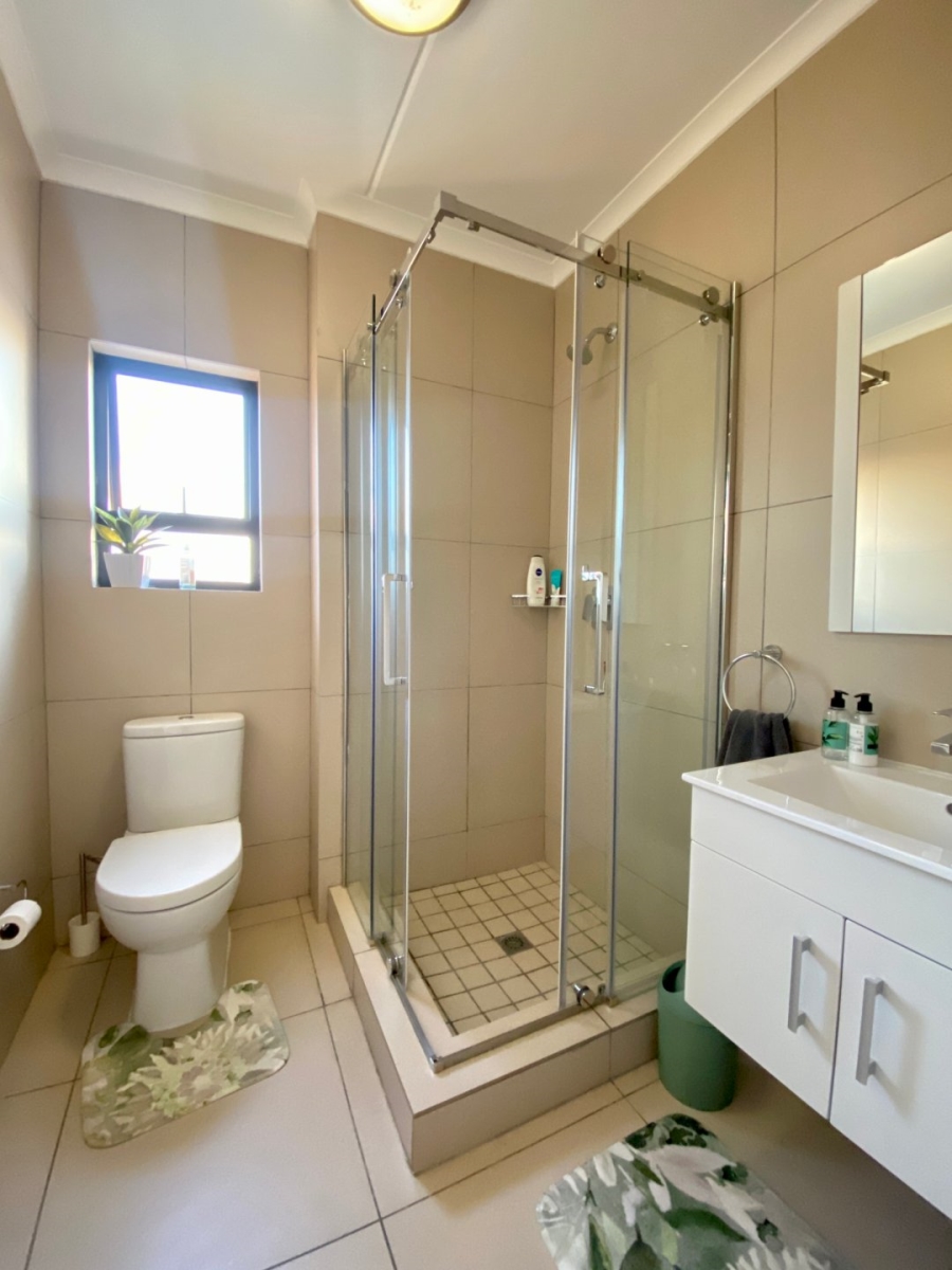 2 Bedroom Property for Sale in Erand Gardens Gauteng