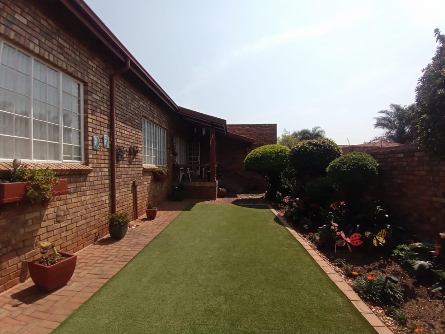 3 Bedroom Property for Sale in Noordheuwel Gauteng