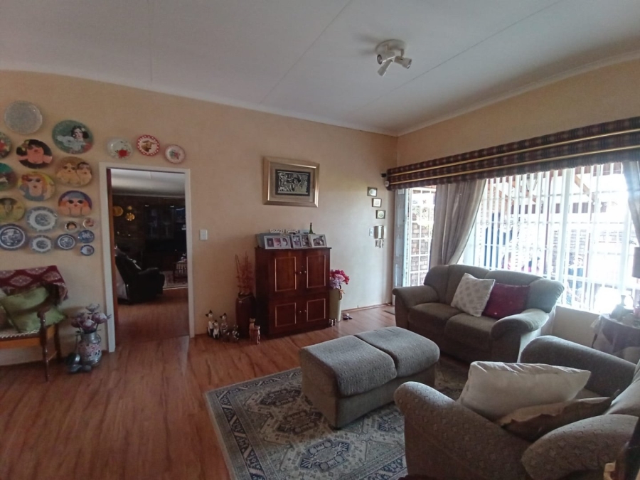 3 Bedroom Property for Sale in Noordheuwel Gauteng