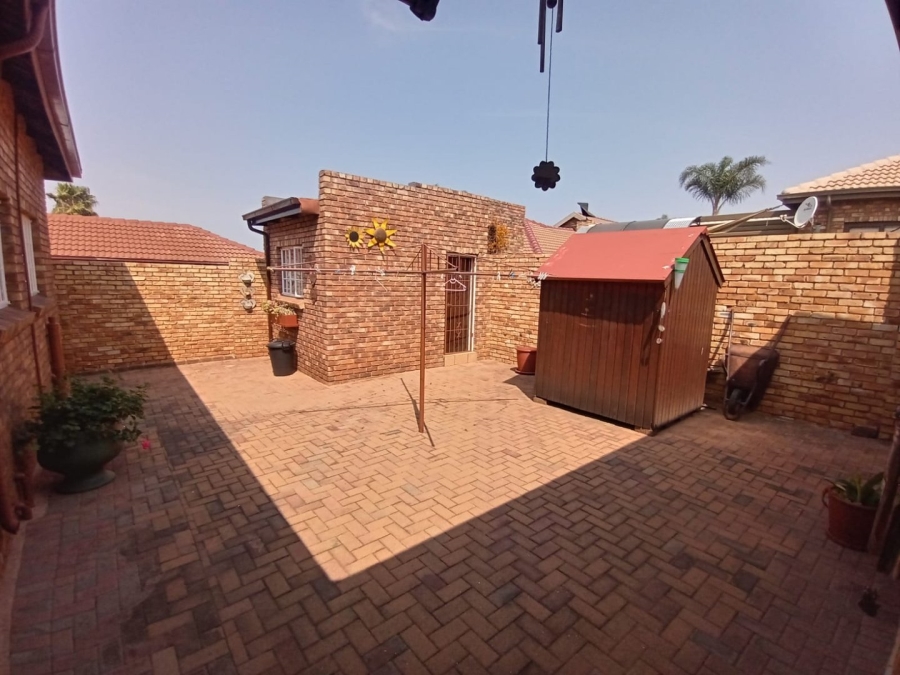 3 Bedroom Property for Sale in Noordheuwel Gauteng